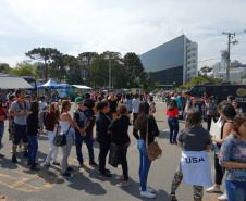 Serviços e atividades de lazer gratuitas foram destaques da primeira edição do Geração Paraná, realizado neste sábado (31), na praça Nossa Senhora de Salete, Centro Cívico, em Curitiba. O programa da Secretaria da Justiça, Família e Trabalho ofertou ações como encaminhamentos para vagas de empregos por intermédio da Agência do Trabalhador, emissão do ID Jovem. Foto: Divulgação SEJUF