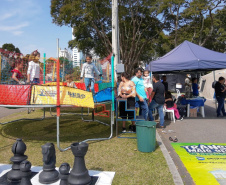 Serviços e atividades de lazer gratuitas foram destaques da primeira edição do Geração Paraná, realizado neste sábado (31), na praça Nossa Senhora de Salete, Centro Cívico, em Curitiba. O programa da Secretaria da Justiça, Família e Trabalho ofertou ações como encaminhamentos para vagas de empregos por intermédio da Agência do Trabalhador, emissão do ID Jovem. Foto: Divulgação SEJUF