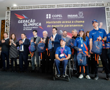 O governador Carlos Massa Ratinho Junior lançou nesta segunda-feira (2), em cerimônia no Palácio Iguaçu, o programa Geração Olímpica, que só neste ano garantirá 1.252 bolsas esportivas nas modalidades olímpicas e paralímpicas para jovens promessas, atletas de renome mundial e técnicos. A Companhia Paranaense de Energia (Copel), patrocinadora da iniciativa, investe R$ 4,75 milhões. É o maior programa de bolsa-atleta do País, em nível estadual.