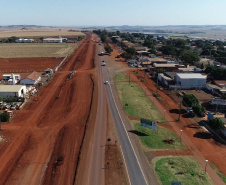 O Governo do Estado está investindo R$ 74,4 milhões em obras de rodovias da região Noroeste. Estão em andamento a duplicação da PR-323, de Paiçandu até Doutor Camargo, e a construção de uma ciclovia no município de Terra Boa, na PR-082. As obras são executadas pelo Departamento de Estradas de Rodagem do Paraná (DER-PR). Foto: Divulgação/DER