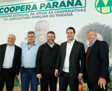 O governador Carlos Massa Ratinho Junior lançou nesta terça-feira (3), no Palácio Iguaçu, o Programa de Apoio ao Cooperativismo da Agricultura Familiar no Paraná - Coopera Paraná