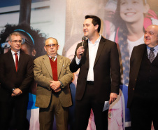 Museus, teatros, biblioteca e outros espaços culturais do Governo do Estado passam a receber crianças, jovens e adultos em situação de vulnerabilidade social, atendidos por projetos do Tribunal de Justiça do Paraná (TJ-PR). O governador Carlos Massa Ratinho Junior e o segundo vice-presidente do TJ-PR, desembargador José Laurindo de Souza Netto, assinaram nesta quarta-feira (4) um acordo de cooperação para ampliar e incentivar o acesso à cultura destas pessoas.