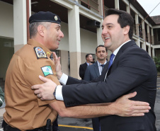 O Governador Carlos Massa Ratinho Junior autoriza nesta quarta-feira (04) a realização de concurso público e contratação de profissionais para a Polícia Militar, Polícia Civil e Departamento Penitenciário (Depen). Participaram do evento: os secretários, de Segurança, cel. Romulo Marinho Soares; da Casa Civil, Guto Silva; comandante geral da PMPR, cel. Péricles de Matos; delegado geral da Polícia Civil do Paraná, Silvio Jacob Rockembach; Curitiba, 04-09-19.Foto: Arnaldo Alves / AEN