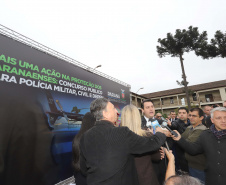 O Governador Carlos Massa Ratinho Junior autoriza nesta quarta-feira (04) a realização de concurso público e contratação de profissionais para a Polícia Militar, Polícia Civil e Departamento Penitenciário (Depen). Participaram do evento: os secretários, de Segurança, cel. Romulo Marinho Soares; da Casa Civil, Guto Silva; comandante geral da PMPR, cel. Péricles de Matos; delegado geral da Polícia Civil do Paraná, Silvio Jacob Rockembach; Curitiba, 04-09-19.Foto: Arnaldo Alves / AEN