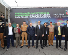 O Governador Carlos Massa Ratinho Junior autoriza nesta quarta-feira (04) a realização de concurso público e contratação de profissionais para a Polícia Militar, Polícia Civil e Departamento Penitenciário (Depen). Participaram do evento: os secretários, de Segurança, cel. Romulo Marinho Soares; da Casa Civil, Guto Silva; comandante geral da PMPR, cel. Péricles de Matos; delegado geral da Polícia Civil do Paraná, Silvio Jacob Rockembach; Curitiba, 04-09-19.Foto: Arnaldo Alves / AEN