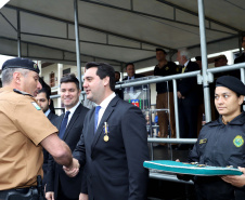 O Governador Carlos Massa Ratinho Junior autoriza nesta quarta-feira (04) a realização de concurso público e contratação de profissionais para a Polícia Militar, Polícia Civil e Departamento Penitenciário (Depen). Participaram do evento: os secretários, de Segurança, cel. Romulo Marinho Soares; da Casa Civil, Guto Silva; comandante geral da PMPR, cel. Péricles de Matos; delegado geral da Polícia Civil do Paraná, Silvio Jacob Rockembach; Curitiba, 04-09-19.Foto: Arnaldo Alves / AEN