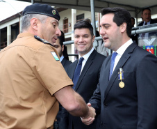 O Governador Carlos Massa Ratinho Junior autoriza nesta quarta-feira (04) a realização de concurso público e contratação de profissionais para a Polícia Militar, Polícia Civil e Departamento Penitenciário (Depen). Participaram do evento: os secretários, de Segurança, cel. Romulo Marinho Soares; da Casa Civil, Guto Silva; comandante geral da PMPR, cel. Péricles de Matos; delegado geral da Polícia Civil do Paraná, Silvio Jacob Rockembach; Curitiba, 04-09-19.Foto: Arnaldo Alves / AEN