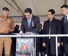 O Governador Carlos Massa Ratinho Junior autoriza nesta quarta-feira (04) a realização de concurso público e contratação de profissionais para a Polícia Militar, Polícia Civil e Departamento Penitenciário (Depen). Participaram do evento: os secretários, de Segurança, cel. Romulo Marinho Soares; da Casa Civil, Guto Silva; comandante geral da PMPR, cel. Péricles de Matos; delegado geral da Polícia Civil do Paraná, Silvio Jacob Rockembach; Curitiba, 04-09-19.Foto: Arnaldo Alves / AEN