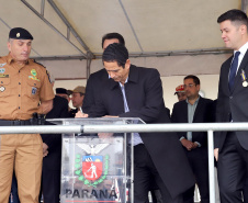 O Governador Carlos Massa Ratinho Junior autoriza nesta quarta-feira (04) a realização de concurso público e contratação de profissionais para a Polícia Militar, Polícia Civil e Departamento Penitenciário (Depen). Participaram do evento: os secretários, de Segurança, cel. Romulo Marinho Soares; da Casa Civil, Guto Silva; comandante geral da PMPR, cel. Péricles de Matos; delegado geral da Polícia Civil do Paraná, Silvio Jacob Rockembach; Curitiba, 04-09-19.Foto: Arnaldo Alves / AEN