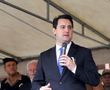 O Governador Carlos Massa Ratinho Junior autoriza nesta quarta-feira (04) a realização de concurso público e contratação de profissionais para a Polícia Militar, Polícia Civil e Departamento Penitenciário (Depen). Participaram do evento: os secretários, de Segurança, cel. Romulo Marinho Soares; da Casa Civil, Guto Silva; comandante geral da PMPR, cel. Péricles de Matos; delegado geral da Polícia Civil do Paraná, Silvio Jacob Rockembach; Curitiba, 04-09-19.Foto: Arnaldo Alves / AEN