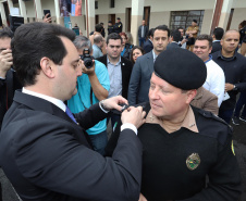 O Governador Carlos Massa Ratinho Junior autoriza nesta quarta-feira (04) a realização de concurso público e contratação de profissionais para a Polícia Militar, Polícia Civil e Departamento Penitenciário (Depen). Participaram do evento: os secretários, de Segurança, cel. Romulo Marinho Soares; da Casa Civil, Guto Silva; comandante geral da PMPR, cel. Péricles de Matos; delegado geral da Polícia Civil do Paraná, Silvio Jacob Rockembach; Curitiba, 04-09-19.Foto: Arnaldo Alves / AEN