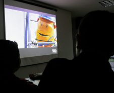 O Programa Porto Escola, organizado pela empresa pública Portos do Paraná, teve nesta quarta-feira (04) sua primeira atividade de 2019 em Antonina. Um grupo de 21 alunos da 5ª série da escola municipal Professor Aracy Pinheiro Lima conheceu como funcionam as atividades portuárias, o cuidado necessário com o meio ambiente e noções de segurança. Este é o quinto ano do projeto, que tem como meta atender 2,5 mil crianças até dezembro. Foto: Divulgação/Portos do Paraná