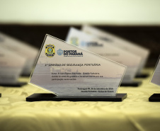 O trabalho constante por mais eficiência e qualidade nos portos paranaenses devem ser complementados por acompanhamento da segurança. “Nossos certificados hoje são internacionais e temos que manter sempre o alto nível na prestação de serviços, mas também na segurança”, afirmou o diretor-presidente da empresa pública Portos do Paraná, Luiz Fernando Garcia,ao abrir, nesta sexta-feira (6), o 1º Simpósio sobre Segurança Portuária, em Paranaguá. Foto: Claudio Neves/Portos do Paraná