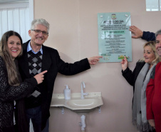 Agudos do Sul, na Região Metropolitana de Curitiba, inaugurou na tarde desta quinta-feira (5) a primeira Unidade de Alimentos Minimamente Processados, espaço para promover o desenvolvimento e o crescimento econômico das famílias rurais, gerando emprego e aumento de renda.
O secretário de Estado da Agricultura e do Abastecimento, Norberto Ortigara, destacou a importância da produção de alimentos de qualidade e elogiou a capacidade de organização da comunidade local. Foto: Gisele Barão/SEAB