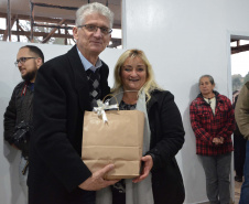 Agudos do Sul, na Região Metropolitana de Curitiba, inaugurou na tarde desta quinta-feira (5) a primeira Unidade de Alimentos Minimamente Processados, espaço para promover o desenvolvimento e o crescimento econômico das famílias rurais, gerando emprego e aumento de renda.
O secretário de Estado da Agricultura e do Abastecimento, Norberto Ortigara, destacou a importância da produção de alimentos de qualidade e elogiou a capacidade de organização da comunidade local. Foto: Gisele Barão/SEAB