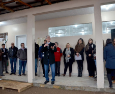Agudos do Sul, na Região Metropolitana de Curitiba, inaugurou na tarde desta quinta-feira (5) a primeira Unidade de Alimentos Minimamente Processados, espaço para promover o desenvolvimento e o crescimento econômico das famílias rurais, gerando emprego e aumento de renda.
O secretário de Estado da Agricultura e do Abastecimento, Norberto Ortigara, destacou a importância da produção de alimentos de qualidade e elogiou a capacidade de organização da comunidade local. Foto: Gisele Barão/SEAB