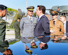 Aproximadamente 20 mil pessoas acompanharam neste sábado (7), em Curitiba, o desfile cívico-militar que comemora os 197 anos da Proclamação da Independência, segundo estimativas da Polícia Militar do Paraná. O governador Carlos Massa Ratinho Junior assistiu a solenidade de 7 de Setembro na Avenida Cândido de Abreu, acompanhado de sua família, do comandante da 5ª Divisão do Exército, general de divisão José Russo Assumpção Delgado, do vice-governador Darci Piana e de diversas autoridades.