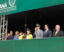 Aproximadamente 20 mil pessoas acompanharam neste sábado (7), em Curitiba, o desfile cívico-militar que comemora os 197 anos da Proclamação da Independência, segundo estimativas da Polícia Militar do Paraná. O governador Carlos Massa Ratinho Junior assistiu a solenidade de 7 de Setembro na Avenida Cândido de Abreu, acompanhado de sua família, do comandante da 5ª Divisão do Exército, general de divisão José Russo Assumpção Delgado, do vice-governador Darci Piana e de diversas autoridades.