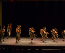 O Balé Teatro Guaíra reapresenta neste fim de semana (14 e 15) o projeto Plataforma Novos Criadores, em que integrantes da companhia são convidados a criar coreografias contemporâneas. Neste ano, a primeira edição ocorreu em agosto e teve duas sessões lotadas. 