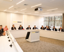 O governador Carlos Massa Ratinho Junior reforçou nesta quarta-feira (11) a determinação do Estado em apoiar iniciativas para ampliar a mobilidade sustentável no Paraná. Ele esteve no Complexo Ayrton Senna, que abriga quatro fábricas da Renault, em São José dos Pinhais, na Região Metropolitana de Curitiba.