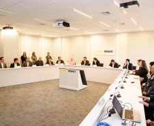 O governador Carlos Massa Ratinho Junior reforçou nesta quarta-feira (11) a determinação do Estado em apoiar iniciativas para ampliar a mobilidade sustentável no Paraná. Ele esteve no Complexo Ayrton Senna, que abriga quatro fábricas da Renault, em São José dos Pinhais, na Região Metropolitana de Curitiba.