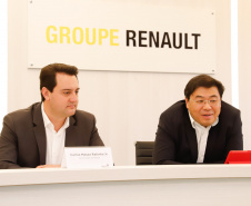 O governador Carlos Massa Ratinho Junior reforçou nesta quarta-feira (11) a determinação do Estado em apoiar iniciativas para ampliar a mobilidade sustentável no Paraná. Ele esteve no Complexo Ayrton Senna, que abriga quatro fábricas da Renault, em São José dos Pinhais, na Região Metropolitana de Curitiba.