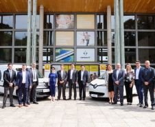 O governador Carlos Massa Ratinho Junior reforçou nesta quarta-feira (11) a determinação do Estado em apoiar iniciativas para ampliar a mobilidade sustentável no Paraná. Ele esteve no Complexo Ayrton Senna, que abriga quatro fábricas da Renault, em São José dos Pinhais, na Região Metropolitana de Curitiba.