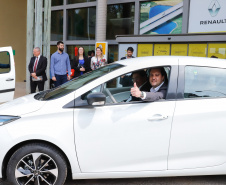 O governador Carlos Massa Ratinho Junior reforçou nesta quarta-feira (11) a determinação do Estado em apoiar iniciativas para ampliar a mobilidade sustentável no Paraná. Ele esteve no Complexo Ayrton Senna, que abriga quatro fábricas da Renault, em São José dos Pinhais, na Região Metropolitana de Curitiba.