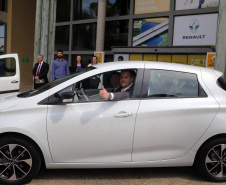 O governador Carlos Massa Ratinho Junior reforçou nesta quarta-feira (11) a determinação do Estado em apoiar iniciativas para ampliar a mobilidade sustentável no Paraná. Ele esteve no Complexo Ayrton Senna, que abriga quatro fábricas da Renault, em São José dos Pinhais, na Região Metropolitana de Curitiba.Foto Gilson Abreu/AEN