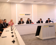 O governador Carlos Massa Ratinho Junior reforçou nesta quarta-feira (11) a determinação do Estado em apoiar iniciativas para ampliar a mobilidade sustentável no Paraná. Ele esteve no Complexo Ayrton Senna, que abriga quatro fábricas da Renault, em São José dos Pinhais, na Região Metropolitana de Curitiba.Foto Gilson Abreu/AEN