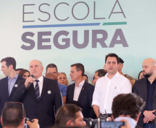 O governador Carlos Massa Ratinho Junior lança nesta quarta-feira (11) o programa Escola Segura na Região Metropolitana de Curitiba. Serão beneficiadas 40 escolas da região de nove municípios. Presentes: prefeito em exercício de São José dos Pinhais, Tiago Buhrer; secretários: de Educação, Renato Feder; de segurança pública, cel. Romulo Soares; comandante da PMPR, cel. Péricles de Matos; entre outros. N/F: deputado Francisco Bhurer.Curitiba, 11-09-19.Foto: Arnaldo Alves / AEN.
