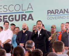 O governador Carlos Massa Ratinho Junior lança nesta quarta-feira (11) o programa Escola Segura na Região Metropolitana de Curitiba. Serão beneficiadas 40 escolas da região de nove municípios. Presentes: prefeito em exercício de São José dos Pinhais, Tiago Buhrer; secretários: de Educação, Renato Feder; de segurança pública, cel. Romulo Soares; comandante da PMPR, cel. Péricles de Matos; entre outros. N/F: segurança pública, cel. Romulo Soares.Curitiba, 11-09-19.Foto: Arnaldo Alves / AEN.