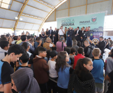 O governador Carlos Massa Ratinho Junior lança nesta quarta-feira (11) o programa Escola Segura na Região Metropolitana de Curitiba. Serão beneficiadas 40 escolas da região de nove municípios. Presentes: prefeito em exercício de São José dos Pinhais, Tiago Buhrer; secretários: de Educação, Renato Feder; de segurança pública, cel. Romulo Soares; comandante da PMPR, cel. Péricles de Matos; entre outros.Curitiba, 11-09-19.Foto: Arnaldo Alves / AEN.
