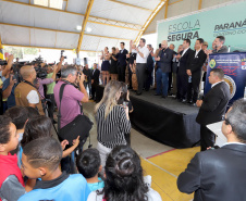 O governador Carlos Massa Ratinho Junior lança nesta quarta-feira (11) o programa Escola Segura na Região Metropolitana de Curitiba. Serão beneficiadas 40 escolas da região de nove municípios. Presentes: prefeito em exercício de São José dos Pinhais, Tiago Buhrer; secretários: de Educação, Renato Feder; de segurança pública, cel. Romulo Soares; comandante da PMPR, cel. Péricles de Matos; entre outros.Curitiba, 11-09-19.Foto: Arnaldo Alves / AEN.