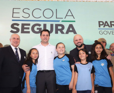 O governador Carlos Massa Ratinho Junior lança nesta quarta-feira (11) o programa Escola Segura na Região Metropolitana de Curitiba. Serão beneficiadas 40 escolas da região de nove municípios. Presentes: prefeito em exercício de São José dos Pinhais, Tiago Buhrer; secretários: de Educação, Renato Feder; de segurança pública, cel. Romulo Soares; comandante da PMPR, cel. Péricles de Matos; entre outros.Curitiba, 11-09-19.Foto: Arnaldo Alves / AEN.