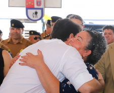 O programa Escola Segura, iniciativa do Governo do Paraná para ampliar a proteção de alunos e professores da rede estadual, está implantado em 40 colégios estaduais da Grande Curitiba, contando com 77 policiais militares da reserva. O lançamento oficial na região foi feito nesta quarta-feira (11) pelo governador Carlos Massa Ratinho Junior. No Paraná, o programa já beneficia alunos e professores de 71 colégios estaduais e conta com a atuação de 126 policiais militares.