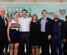 O programa Escola Segura, iniciativa do Governo do Paraná para ampliar a proteção de alunos e professores da rede estadual, está implantado em 40 colégios estaduais da Grande Curitiba, contando com 77 policiais militares da reserva. O lançamento oficial na região foi feito nesta quarta-feira (11) pelo governador Carlos Massa Ratinho Junior. No Paraná, o programa já beneficia alunos e professores de 71 colégios estaduais e conta com a atuação de 126 policiais militares.
