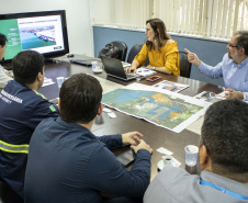 A conquista da autonomia para administrar os próprios contratos de exploração de áreas dos portos organizados, pela empresa pública Portos do Paraná, está servindo de exemplo para os demais portos do país. Com um mês de assinatura do novo convênio de delegação, a administração paranaense está recebendo equipes de outros terminais.
