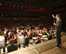 O governador Carlos Massa Ratinho Junior lançou nesta quarta-feira (11), em Curitiba, o programa Educa Juntos, iniciativa da Secretaria de Estado da Educação e do Esporte para apoiar os municípios e melhorar os índices de aprendizagem e alfabetização dos estudantes paranaenses desde a educação infantil. Foto: Gilson Abreu/AEN