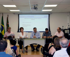 O secretário de Estado da Saúde, Beto Preto, reuniu nesta quarta-feira (11) prefeitos, secretários Municipais de Saúde e representantes do COMESP (Consórcio Metropolitano de Saúde do Paraná), ACISPAR (Associação dos Consórcios e Associações Intermunicipais de Saúde do Paraná), ASSOMEC (Associação dos Municípios do Paraná) e Cresems (Conselho Regional dos Secretários Municipais de Saúde) para definir e discutir ações na Região Metropolitana de Curitiba.
Foto: Divulgação/SESA