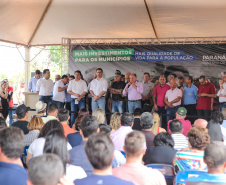 O governador Carlos Massa Ratinho Junior inaugura nesta quinta-feira (12), o Meu Campinho de Santa Cruz de Monte Castelo, no Noroeste do Paraná. Programa da Secretaria de Estado do Desenvolvimento Urbano e Obras Públicas, o Meu Campinho grama sintética, iluminação e segurança para a prática esportiva e de recreação de crianças e adolescentes, em horários em que não estão na escola. Santa Cruz do Monte Castelo, 12/09/2019 -  Foto: Geraldo Bubniak/AEN