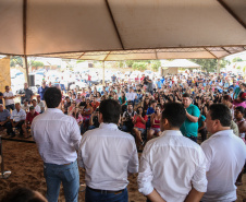 O governador Carlos Massa Ratinho Junior inaugura nesta quinta-feira (12), o Meu Campinho de Santa Cruz de Monte Castelo, no Noroeste do Paraná. Programa da Secretaria de Estado do Desenvolvimento Urbano e Obras Públicas, o Meu Campinho grama sintética, iluminação e segurança para a prática esportiva e de recreação de crianças e adolescentes, em horários em que não estão na escola. Santa Cruz do Monte Castelo, 12/09/2019 -  Foto: Geraldo Bubniak/AEN
