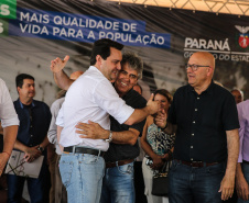 O governador Carlos Massa Ratinho Junior inaugura nesta quinta-feira (12), o Meu Campinho de Santa Cruz de Monte Castelo, no Noroeste do Paraná. Programa da Secretaria de Estado do Desenvolvimento Urbano e Obras Públicas, o Meu Campinho grama sintética, iluminação e segurança para a prática esportiva e de recreação de crianças e adolescentes, em horários em que não estão na escola. Santa Cruz do Monte Castelo, 12/09/2019 -  Foto: Geraldo Bubniak/AEN