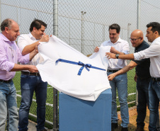 O governador Carlos Massa Ratinho Junior inaugura nesta quinta-feira (12), o Meu Campinho de Santa Cruz de Monte Castelo, no Noroeste do Paraná. Programa da Secretaria de Estado do Desenvolvimento Urbano e Obras Públicas, o Meu Campinho grama sintética, iluminação e segurança para a prática esportiva e de recreação de crianças e adolescentes, em horários em que não estão na escola. Santa Cruz do Monte Castelo, 12/09/2019 -  Foto: Geraldo Bubniak/AEN
