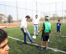 O governador Carlos Massa Ratinho Junior inaugura nesta quinta-feira (12), o Meu Campinho de Santa Cruz de Monte Castelo, no Noroeste do Paraná. Programa da Secretaria de Estado do Desenvolvimento Urbano e Obras Públicas, o Meu Campinho grama sintética, iluminação e segurança para a prática esportiva e de recreação de crianças e adolescentes, em horários em que não estão na escola. Santa Cruz do Monte Castelo, 12/09/2019 -  Foto: Geraldo Bubniak/AEN
