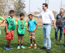O governador Carlos Massa Ratinho Junior inaugura nesta quinta-feira (12), o Meu Campinho de Santa Cruz de Monte Castelo, no Noroeste do Paraná. Programa da Secretaria de Estado do Desenvolvimento Urbano e Obras Públicas, o Meu Campinho grama sintética, iluminação e segurança para a prática esportiva e de recreação de crianças e adolescentes, em horários em que não estão na escola. Santa Cruz do Monte Castelo, 12/09/2019 -  Foto: Geraldo Bubniak/AEN