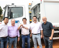 O governador Carlos Massa Ratinho Junior inaugura nesta quinta-feira (12), o Meu Campinho de Santa Cruz de Monte Castelo, no Noroeste do Paraná. Programa da Secretaria de Estado do Desenvolvimento Urbano e Obras Públicas, o Meu Campinho grama sintética, iluminação e segurança para a prática esportiva e de recreação de crianças e adolescentes, em horários em que não estão na escola. Santa Cruz do Monte Castelo, 12/09/2019 -  Foto: Geraldo Bubniak/AEN