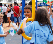 O governador Carlos Massa Ratinho Junior inaugura nesta quinta-feira (12), o Meu Campinho de Santa Cruz de Monte Castelo, no Noroeste do Paraná. Programa da Secretaria de Estado do Desenvolvimento Urbano e Obras Públicas, o Meu Campinho grama sintética, iluminação e segurança para a prática esportiva e de recreação de crianças e adolescentes, em horários em que não estão na escola. 