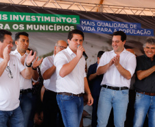 O governador Carlos Massa Ratinho Junior inaugura nesta quinta-feira (12), o Meu Campinho de Santa Cruz de Monte Castelo, no Noroeste do Paraná. Programa da Secretaria de Estado do Desenvolvimento Urbano e Obras Públicas, o Meu Campinho grama sintética, iluminação e segurança para a prática esportiva e de recreação de crianças e adolescentes, em horários em que não estão na escola. 