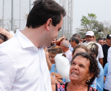 O governador Carlos Massa Ratinho Junior inaugura nesta quinta-feira (12), o Meu Campinho de Santa Cruz de Monte Castelo, no Noroeste do Paraná. Programa da Secretaria de Estado do Desenvolvimento Urbano e Obras Públicas, o Meu Campinho grama sintética, iluminação e segurança para a prática esportiva e de recreação de crianças e adolescentes, em horários em que não estão na escola. 